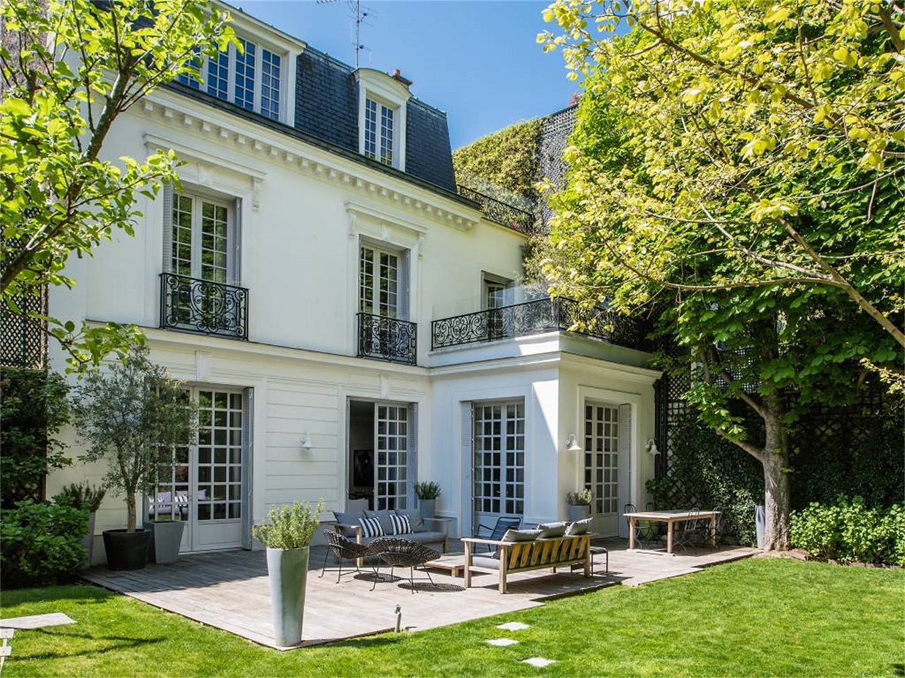 Home in Auteuil, Paris - Exterior