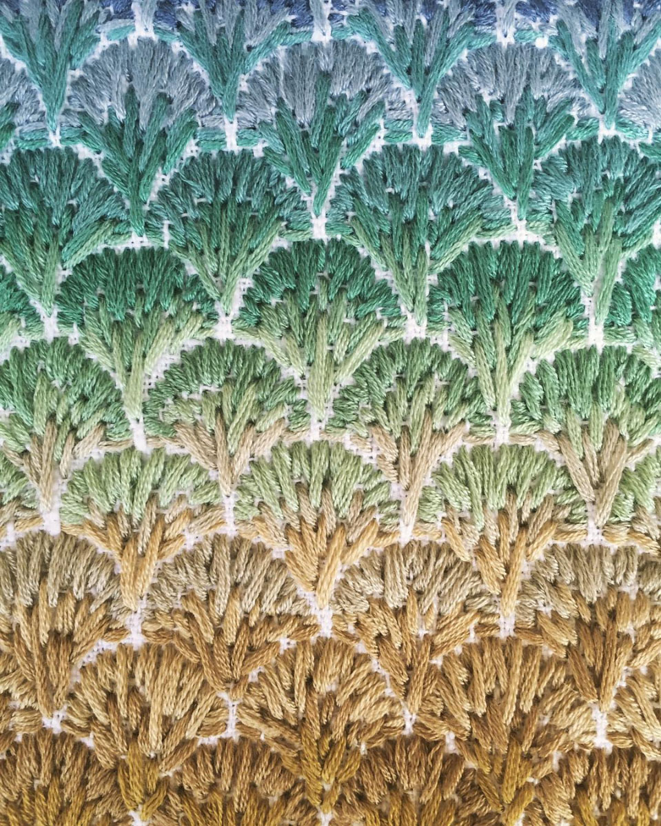 beautiful fan gradient pattern by sarah laskow designs | via @victoriamstudio